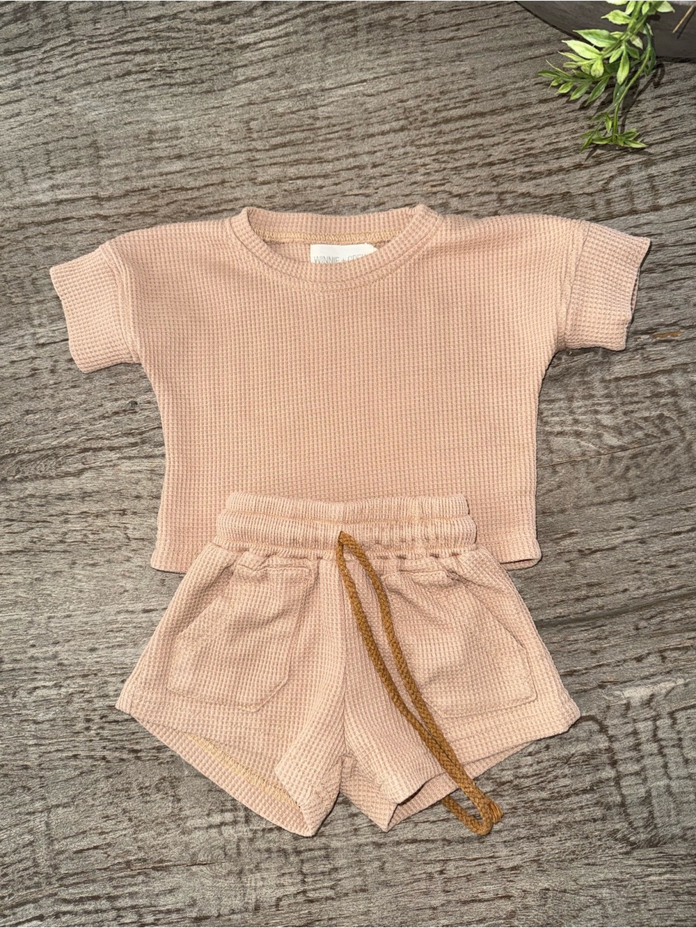 Winnie + Crew waffle shorts set size 0-6 months brown
